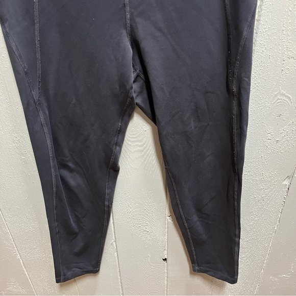 Girlfriend Collective Capri Leggings - Picture 3 of 6